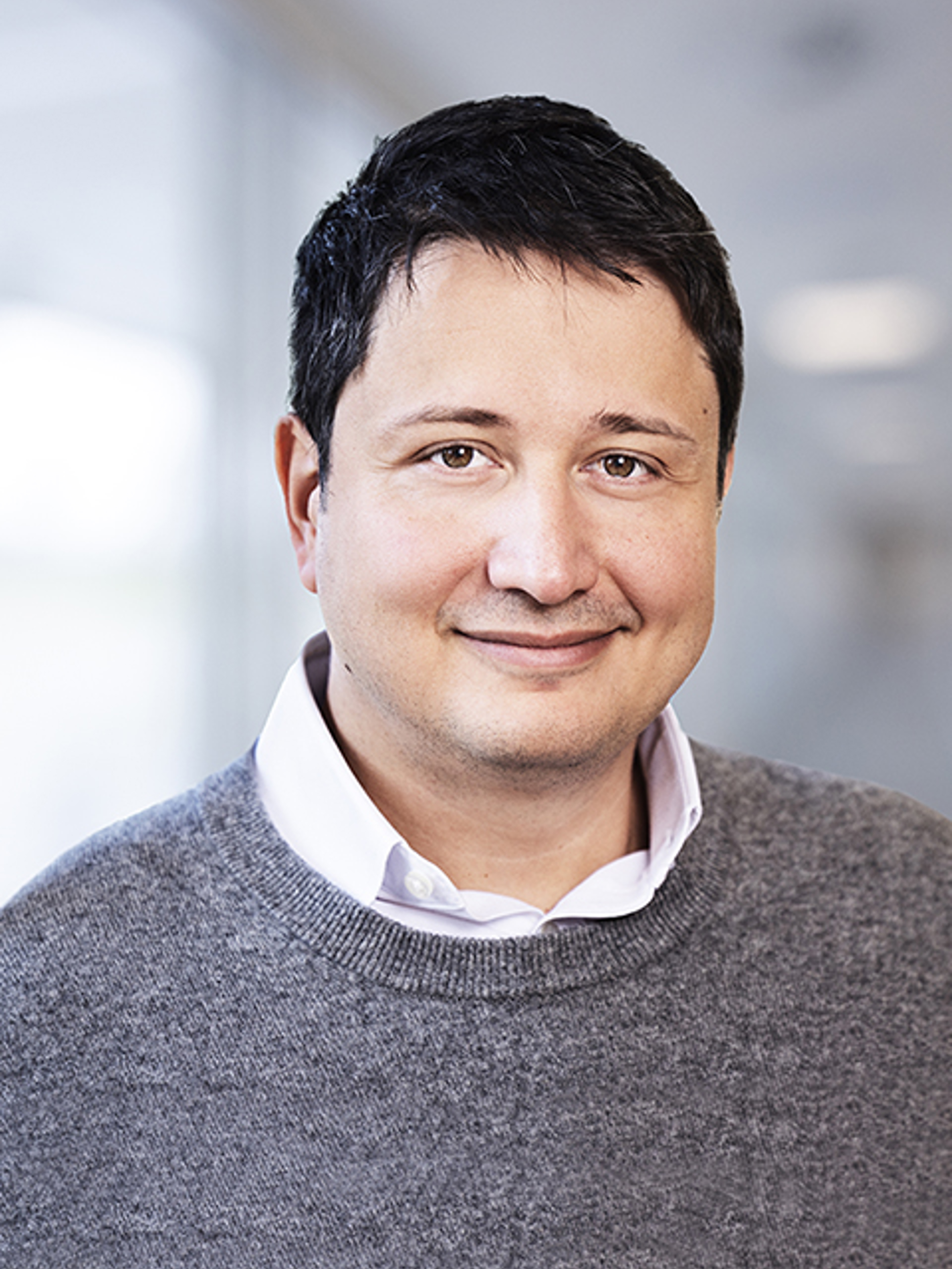 Portraet Angelos Cacouros 0240 Hvid Web 2024 01 25